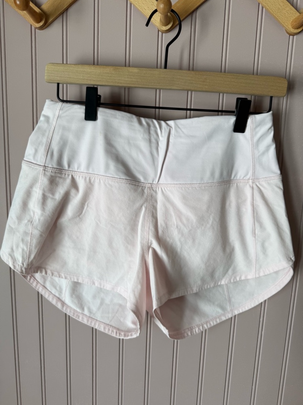 Lululemon high rise speed shorts- size 6 light pink